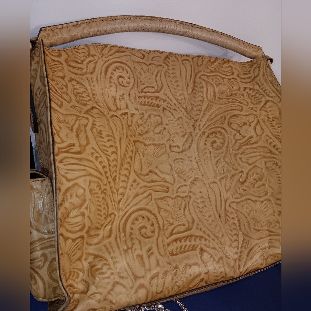 Pre-loved Vintage  Hype embossed Shoulder bag